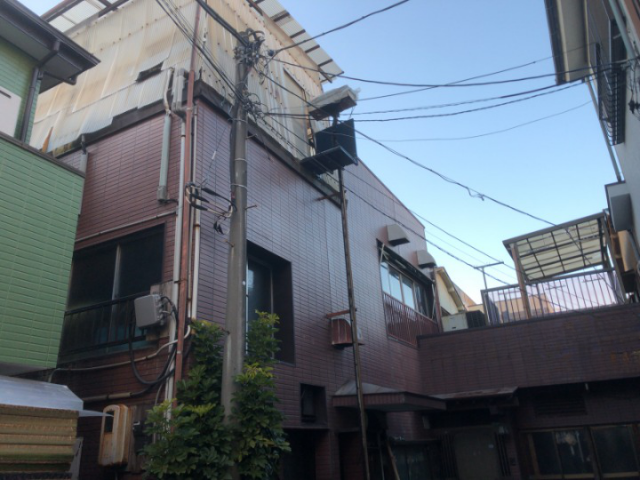 軽量鉄骨造２階建て、木造２階建て3棟解体工事(東京都足立区大谷田)工事前の様子です。